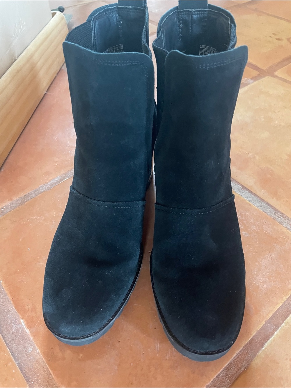 UGG Black Suede Block Heel Ankle Boots with Branded Pull Tabs Sz 9.5
